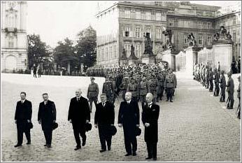 Members of the Czech government were forced to attend Heydrichs funeral